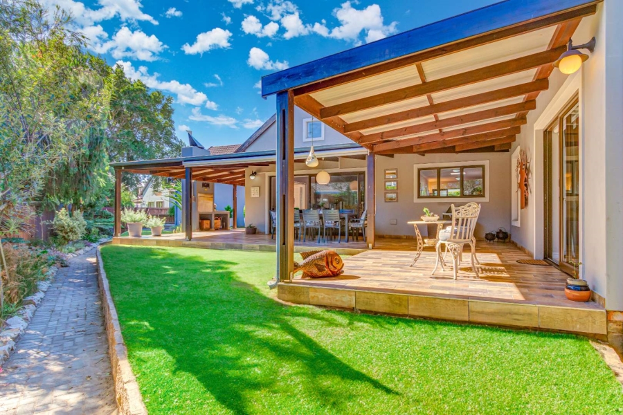 3 Bedroom Property for Sale in Brenton On Lake Western Cape
